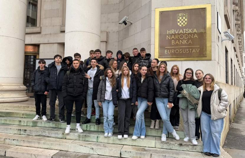 Učenici Tehničke škole u okviru Erasmus + projekta Financijska pismenost na edukaciji u Hrvatskoj narodnoj Banci